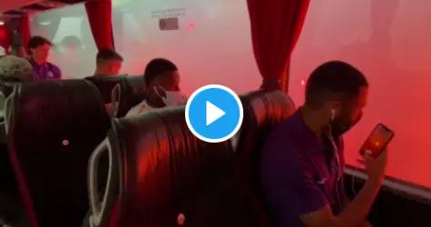 En vidéos : l'accueil du bus des joueurs avant TFC - Grenoble, c'était encore une fois bouillant