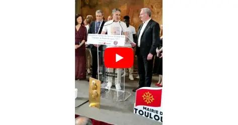 VIDÉO - Le discours de Philippe Montanier au Capitole : les trophées, la pelouse et les remerciements