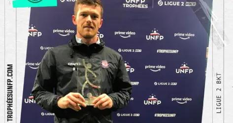 Rhys Healey a reçu son trophée du meilleur joueur de novembre par l'UNFP
